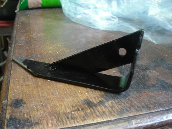 Handbrake reinforcing bracket