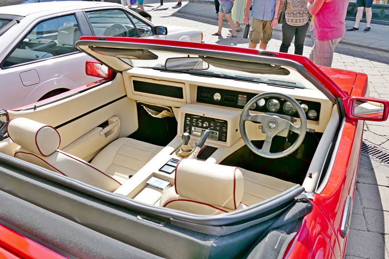 TVR 350i interior