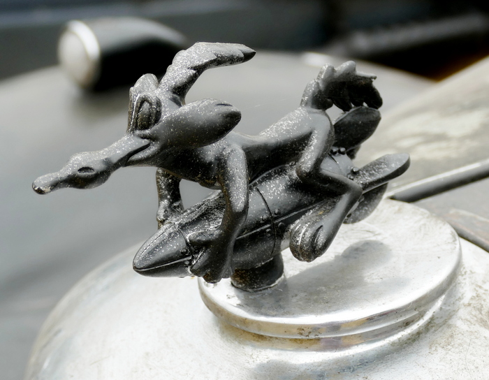 Riley Radiator Cap Mascot - Daffy Duck