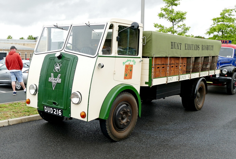 1948 Vulcan 6VF flatbed truck