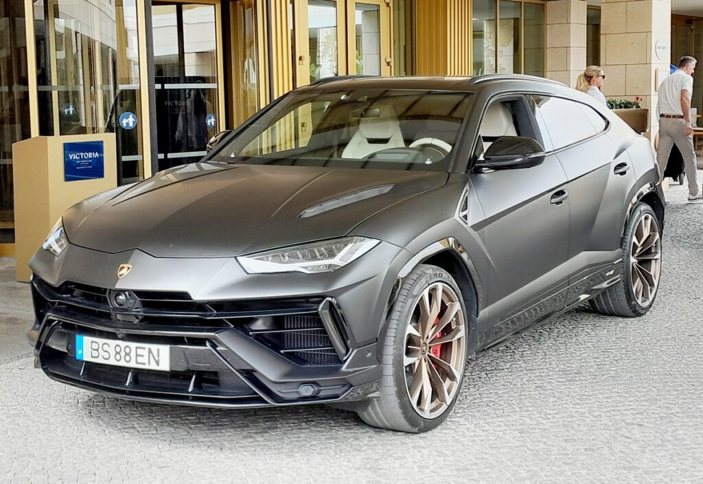 Lamborghini Urus. Front
