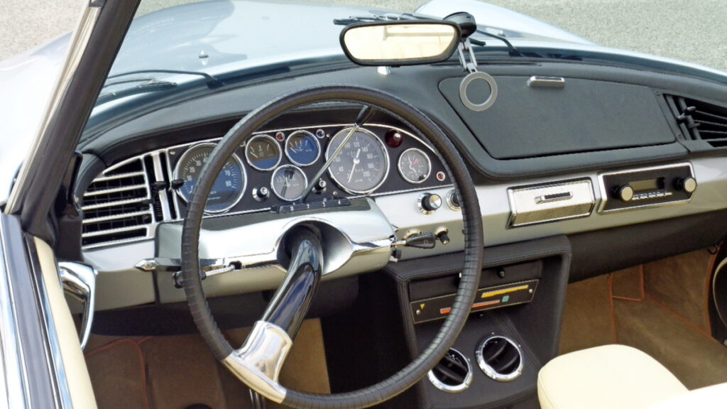 1960s Citroën DS21 Décapotable Coachwork by Henri Chapron. Cockpit. 