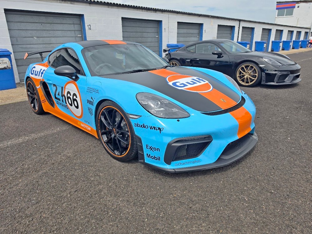  Porsche 718 Cayman GT4 at Thruxton 2026